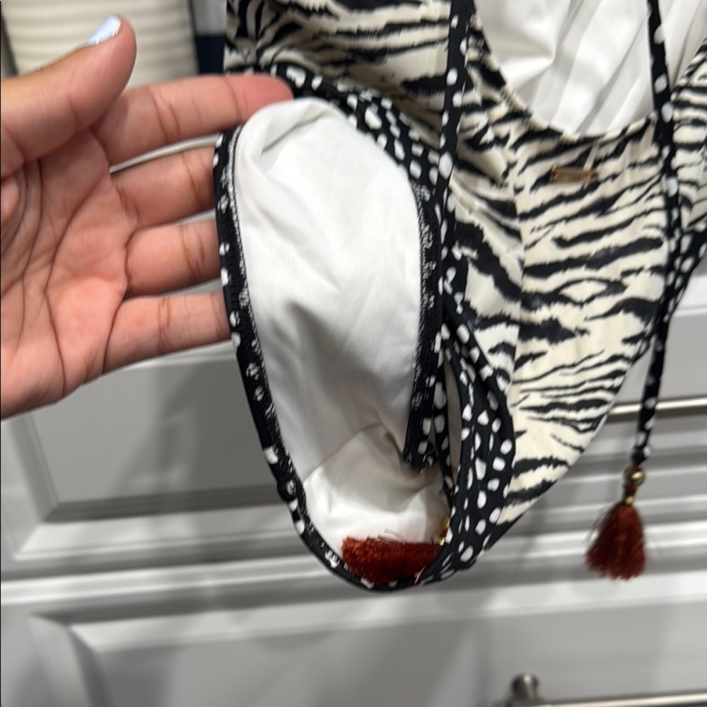 VICTORIA’S SECRET SZ M Zebra Print One Piece Swimsuit - Picture 6 of 8